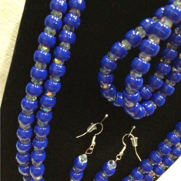 Vibrant Blue and Crystal Beaded Necklace, Bracelet, and Earring Set - Picture 7 of 15